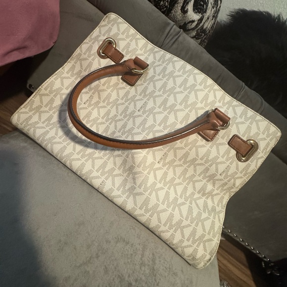 Michael Kors Hamilton Shoulder Handbag with matching wallet - Picture 2 of 2